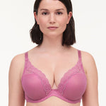 front view of Model wearing the Brooklyn Plunge T-Shirt Bra Gardenia from The Foundation – soft tulle, lace detail, and deep V neckline.