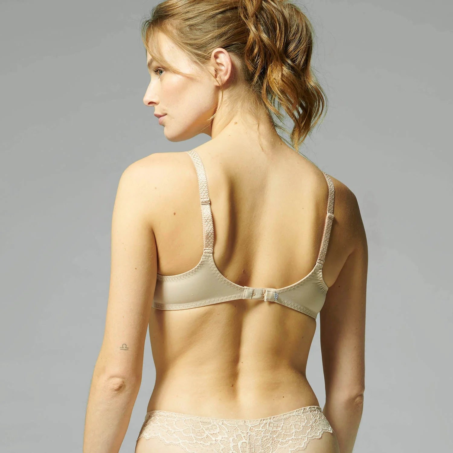 Model wearing Simone Pérèle Caresse Full Cup Bra in Peau Rose from The Foundation, featuring lace overlay, cotton lining, and supportive shaping. back view