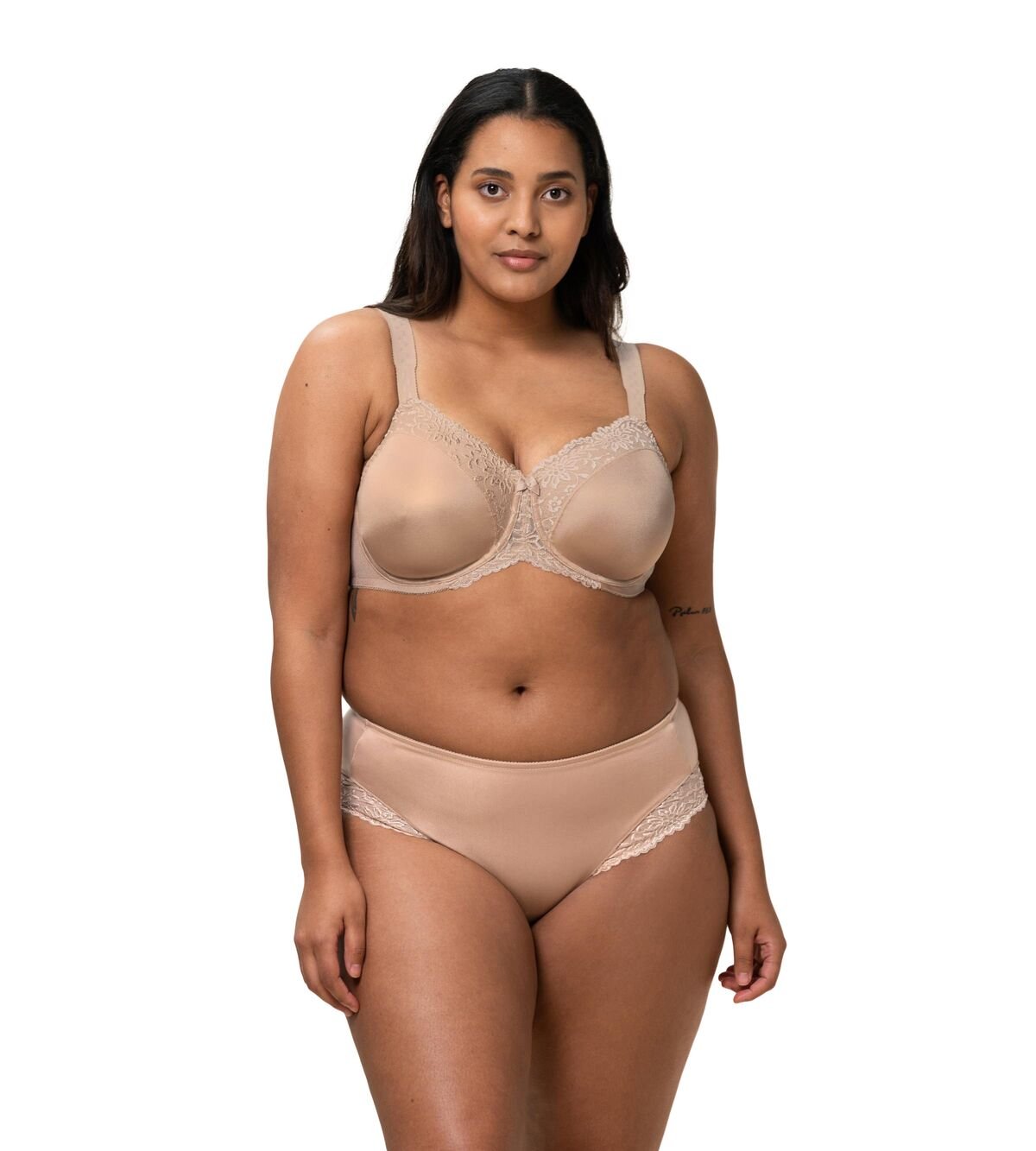 “Full body shot of a model in Triumph Ladyform Soft WX Bra and briefs, showcasing comfortable fit for all-day wear.