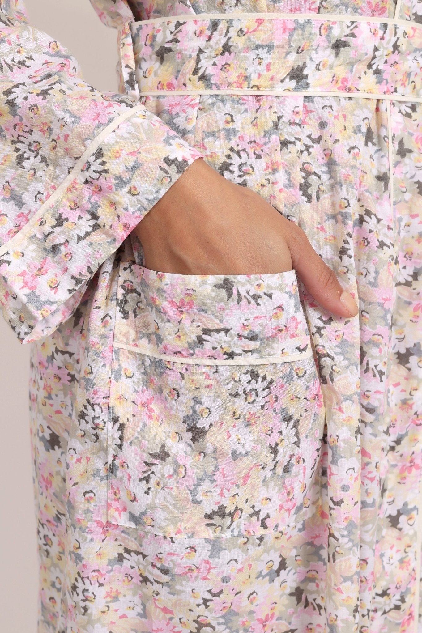 Close-up of pastel daisy floral cotton print with contrast trim on the Gatsby robe.