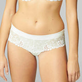 Close up of Simone Perele Wish Shorty Brief Natural on model featuring Guipure embroidery and satin Jacquard waistband.