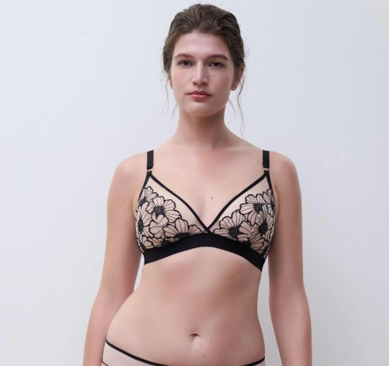 Chantelle Pulp Lush Wirefree Triangle Bra Black/Soft Pink, paired with matching lace lingerie, stylish and modern set.