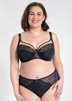 Samanta Amelia Full Cup Side Support Bra Black, plus-size model front view, supportive full cup bra with German lace, luxury lingerie for fuller busts.