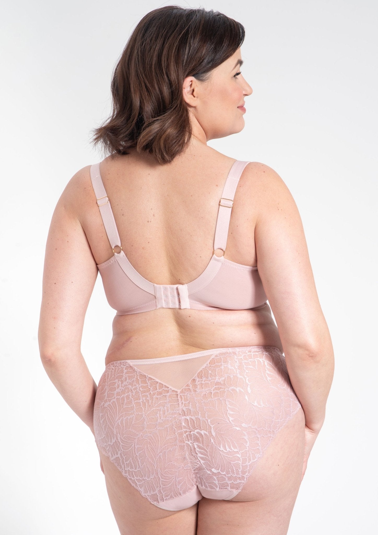 “Samanta Amelia Full Cup Side Support Bra Rose, back view, plus-size lingerie, wide supportive wings and gold ring accents.