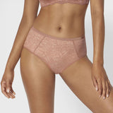 Front view of The Foundation's Amourette Charm Maxi 02 Brief Rust by Triumph featuring delicate floral lace and smoothing fit.