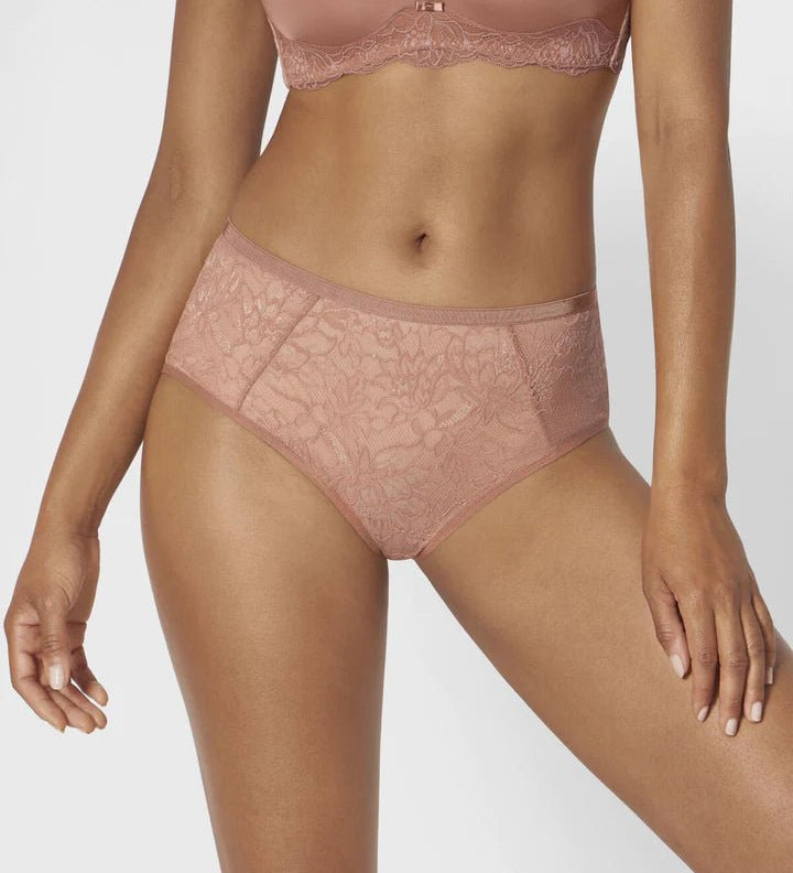 Front view of The Foundation's Amourette Charm Maxi 02 Brief Rust by Triumph featuring delicate floral lace and smoothing fit.