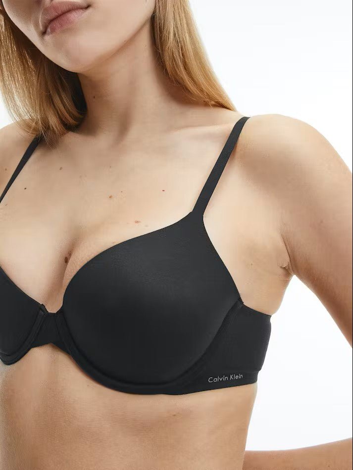 Close-up of Calvin Klein Perfectly Fit T-Shirt Bra Black, featuring smooth cups, underwire support, and soft jersey microfibre material.