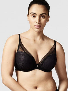 Model wearing the Chantelle Festivité Plunging T-Shirt Bra in Noir – photographed for The Foundation