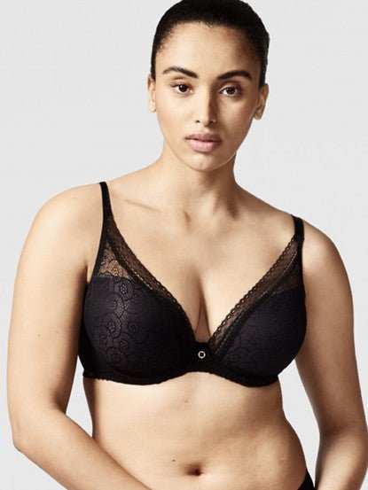 Model wearing the Chantelle Festivité Plunging T-Shirt Bra in Noir – photographed for The Foundation