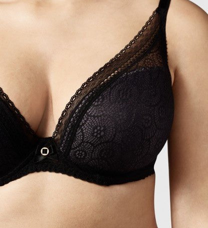 Model wearing the Chantelle Festivité Plunging T-Shirt Bra in Noir – photographed for The Foundation. close up