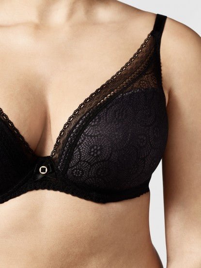 Model wearing the Chantelle Festivité Plunging T-Shirt Bra in Noir – photographed for The Foundation. close up