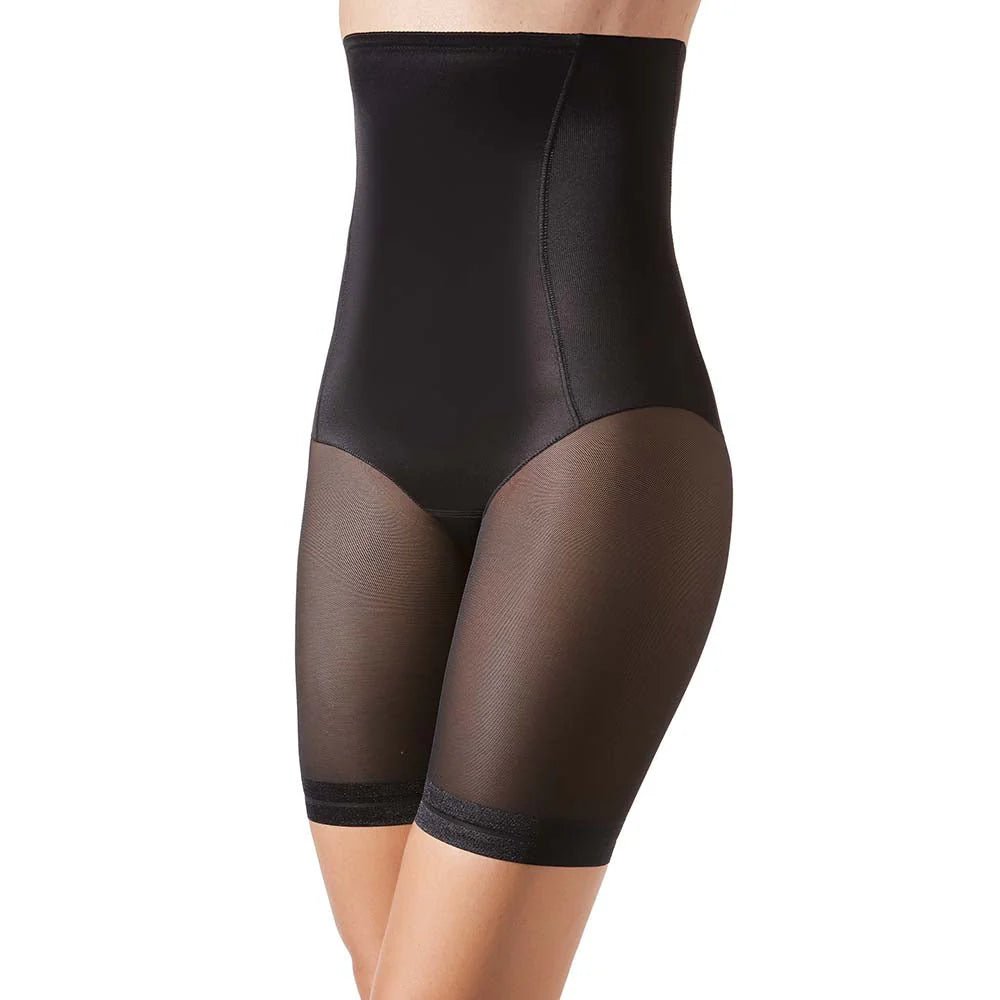 Front view of Janira Silueta Underbust Bermuda Pant in Black, showing sculpting fit and high-rise support.