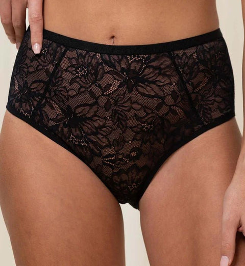 Close up of Model wearing Triumph Amourette Charm Maxi 02 Brief in black, showing floral lace detail and wide sides.