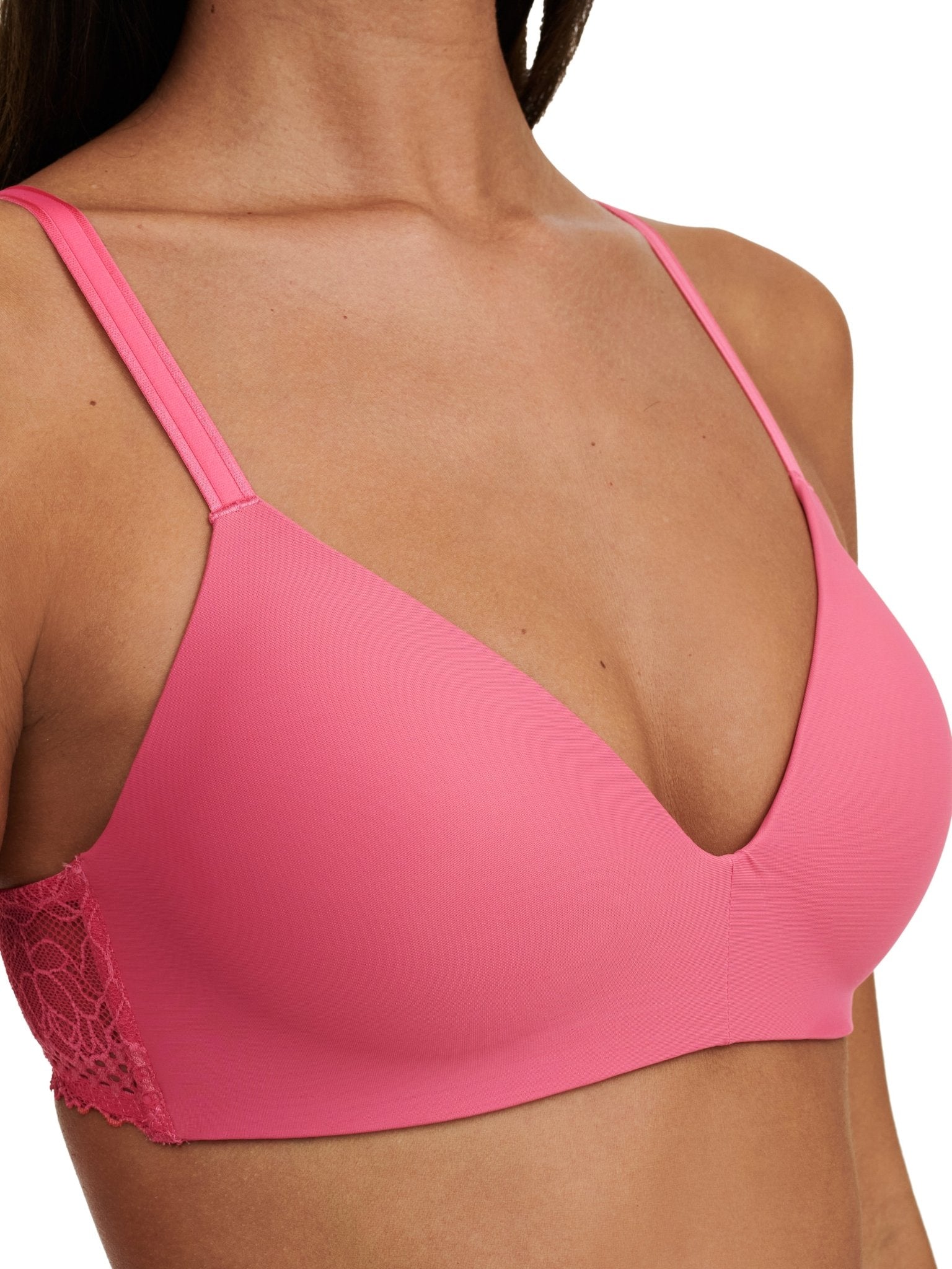 Close-up of the Pila Wirefree Bra in Love Pink/Peach showing plunge neckline and smooth cups – available at The Foundation.