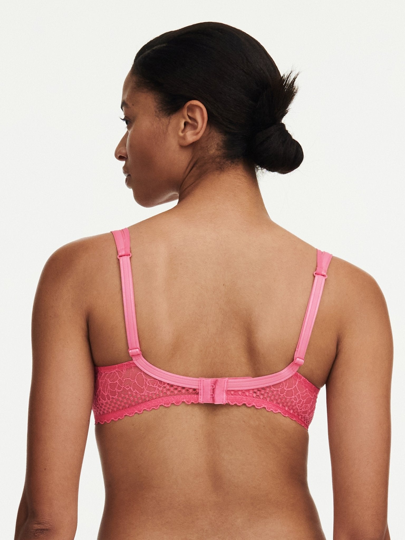 Back view of the Pila Spacer Bra in Love Pink/Peach with adjustable straps and smooth finish – The Foundation.