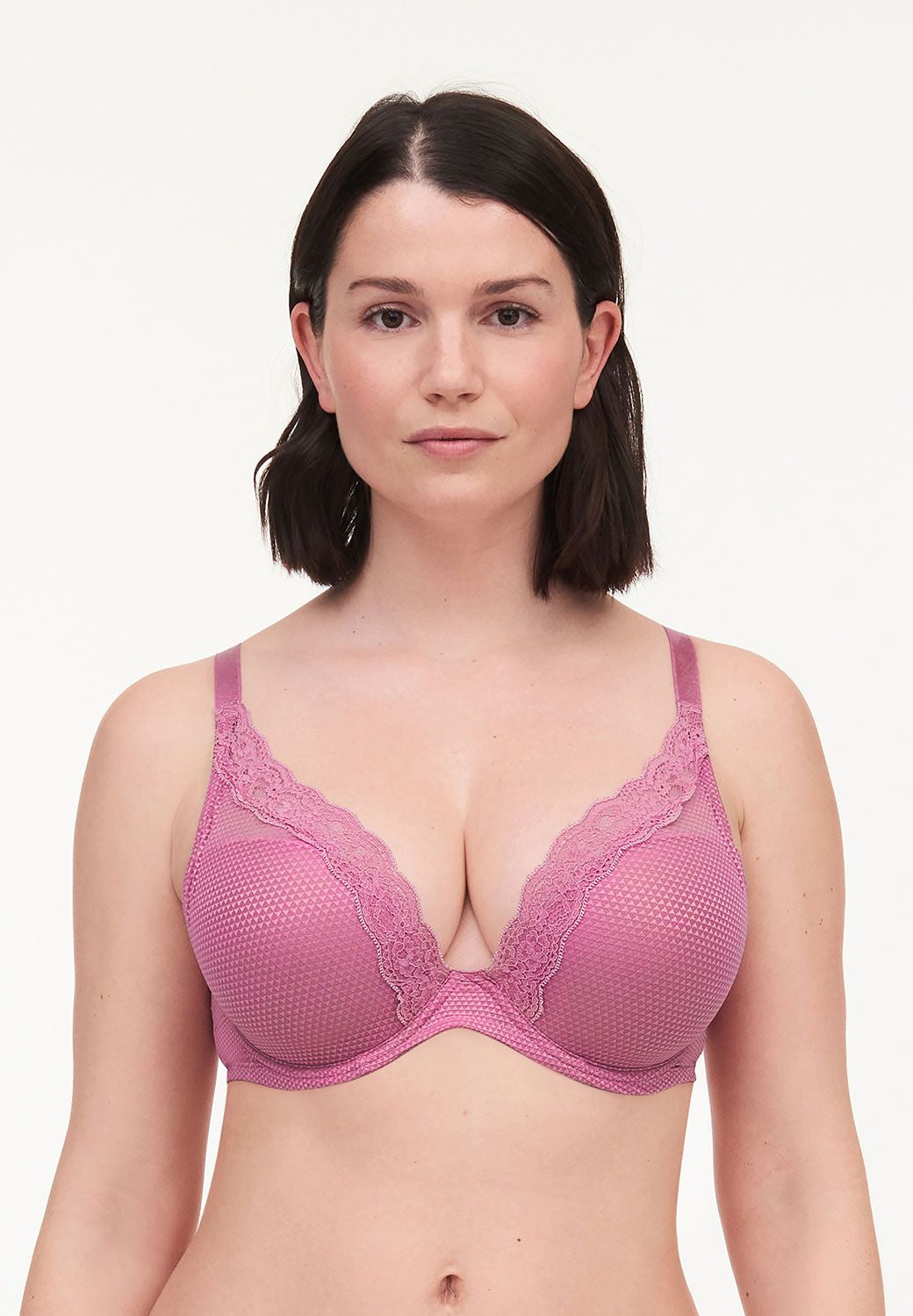 front view of Model wearing the Brooklyn Plunge T-Shirt Bra Gardenia from The Foundation – soft tulle, lace detail, and deep V neckline.