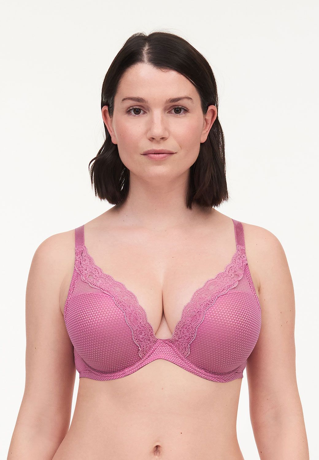 front view of Model wearing the Brooklyn Plunge T-Shirt Bra Gardenia from The Foundation – soft tulle, lace detail, and deep V neckline.