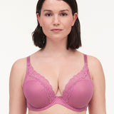 front view of Model wearing the Brooklyn Plunge T-Shirt Bra Gardenia from The Foundation – soft tulle, lace detail, and deep V neckline.