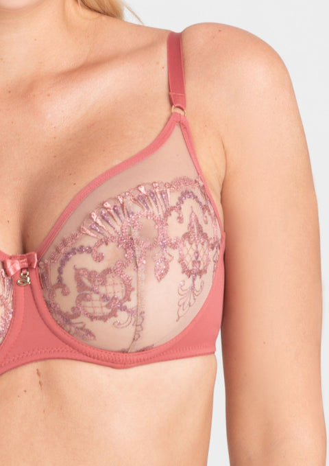 Close-up of lace and cup structure on Samanta’s Perla Soft High Apex Bra in Rosy—available at The Foundation Australia.