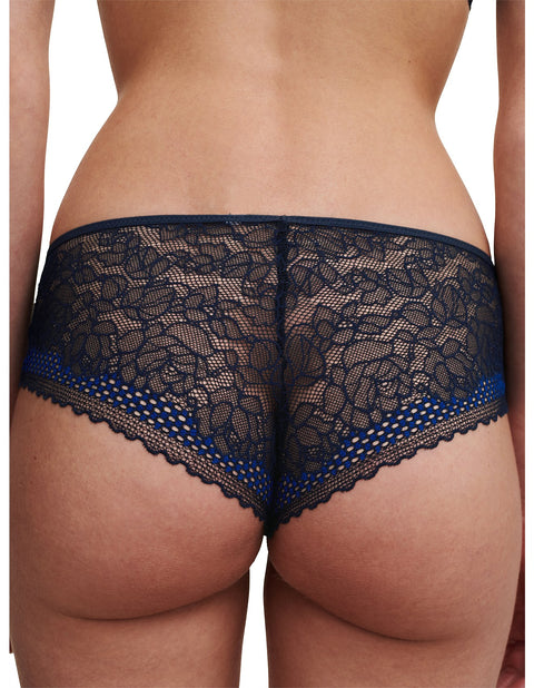 Close-up of back lace design and scalloped edges of the Passionata Pila Shorty Brief, highlighting delicate French craftsmanship.