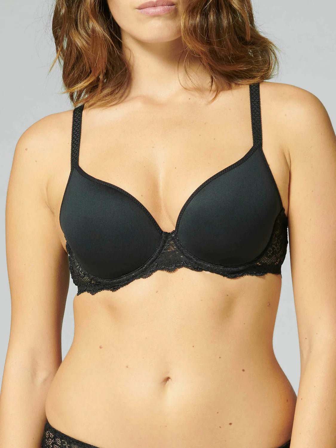 Model in Simone Pérèle Caresse 3D Plunge Contour T-Shirt Bra in Black from The Foundation, featuring breathable spacer cups and lace back detail. front view