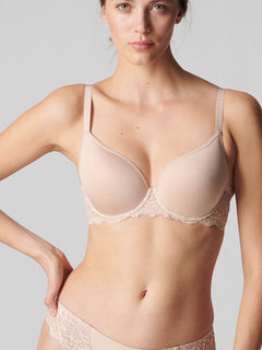 Model wearing Simone Perele Caresse 3D Plunge T-Shirt Bra in Peau Rose, showcasing full front design with soft cups and lace details.