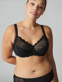 Model wearing Simone Pérèle Caresse Full Cup Bra in Black from The Foundation, featuring 3-part supportive cups, lace finish, and cotton lining. close up
