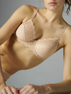 Model wearing Simone Pérèle Caresse Full Cup Bra in Peau Rose from The Foundation, featuring lace overlay, cotton lining, and supportive shaping. close up