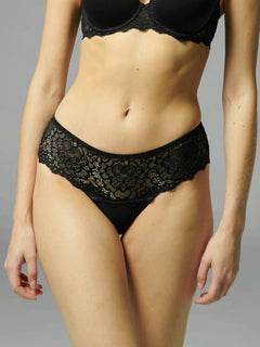 Simone Pérèle Caresse Shorty Brief in Black, worn by model, featuring low-rise silhouette with scalloped lace trim.