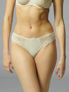 Model wearing Simone Perele Delice Bikini Brief in blush with stretch lace.
