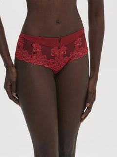 Front view of Saga Shorty Brief Lipstick by Simone Perele from The Foundation, showing rich red colour and detailed guipure lace