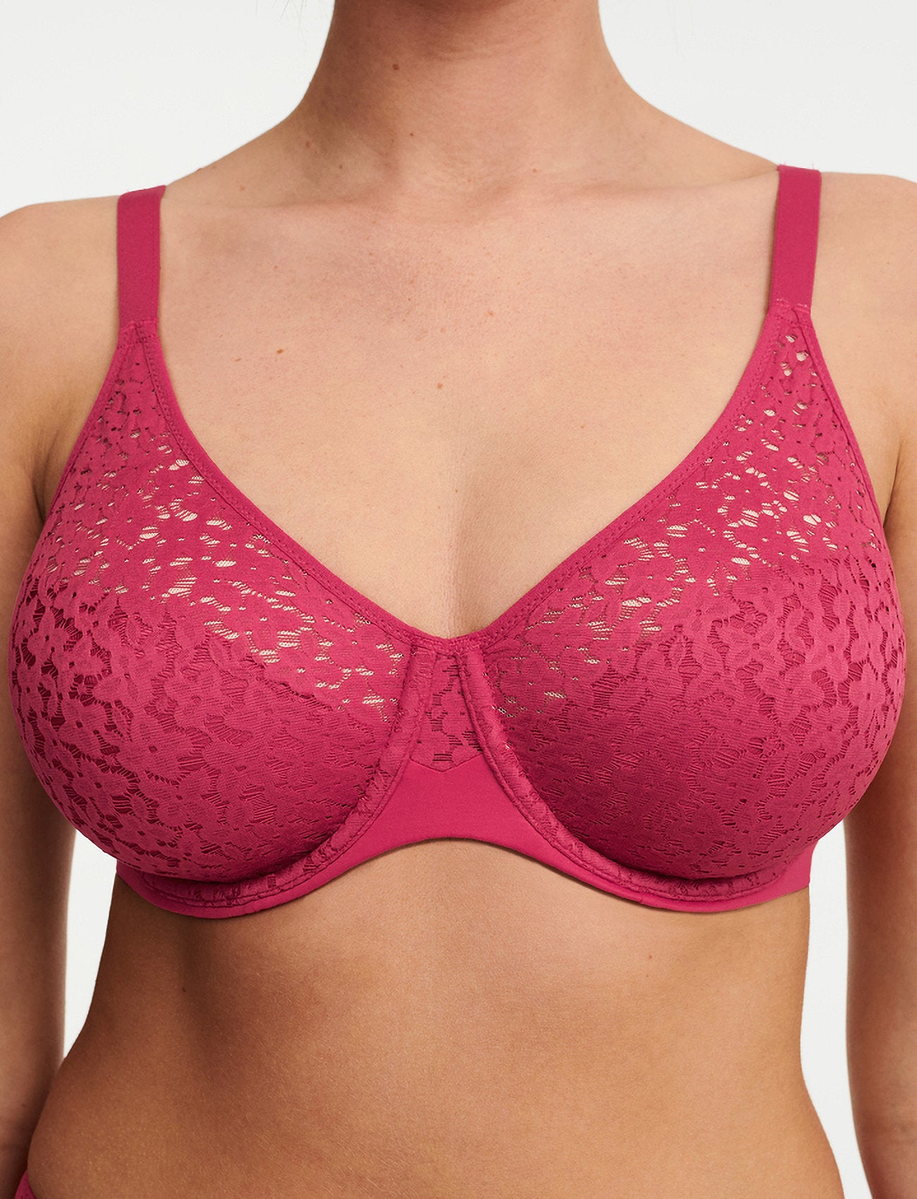 Close up of Norah Moulded Bra in Golden Cosmo by The Foundation—showcasing mesh top line and stretch lace pattern.