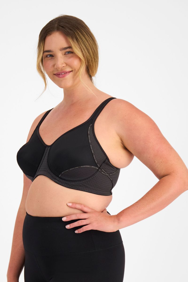 Berlei electrify mesh underwire sports bra for women in black YYN7 angle view