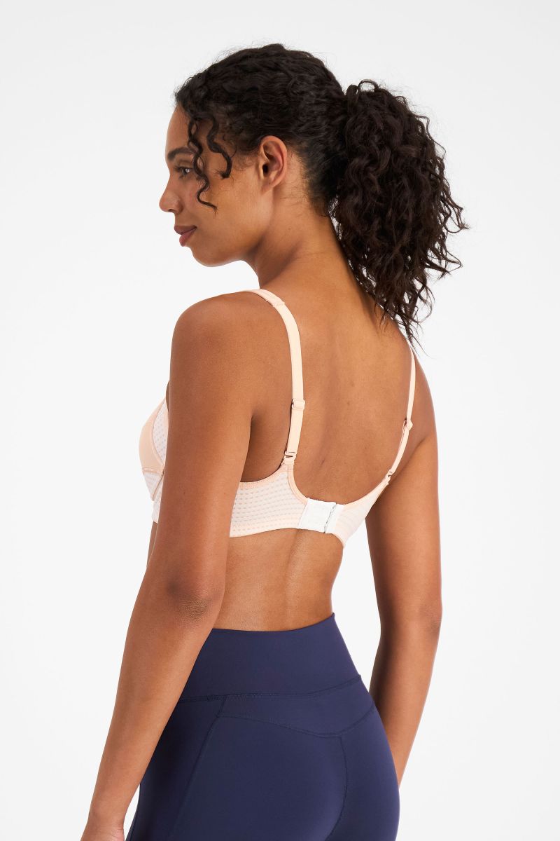 Berlei Electrify Mesh underwire sports bra in nude glow for women Style YYN7  for high impact sports slim body shape back view regular straps