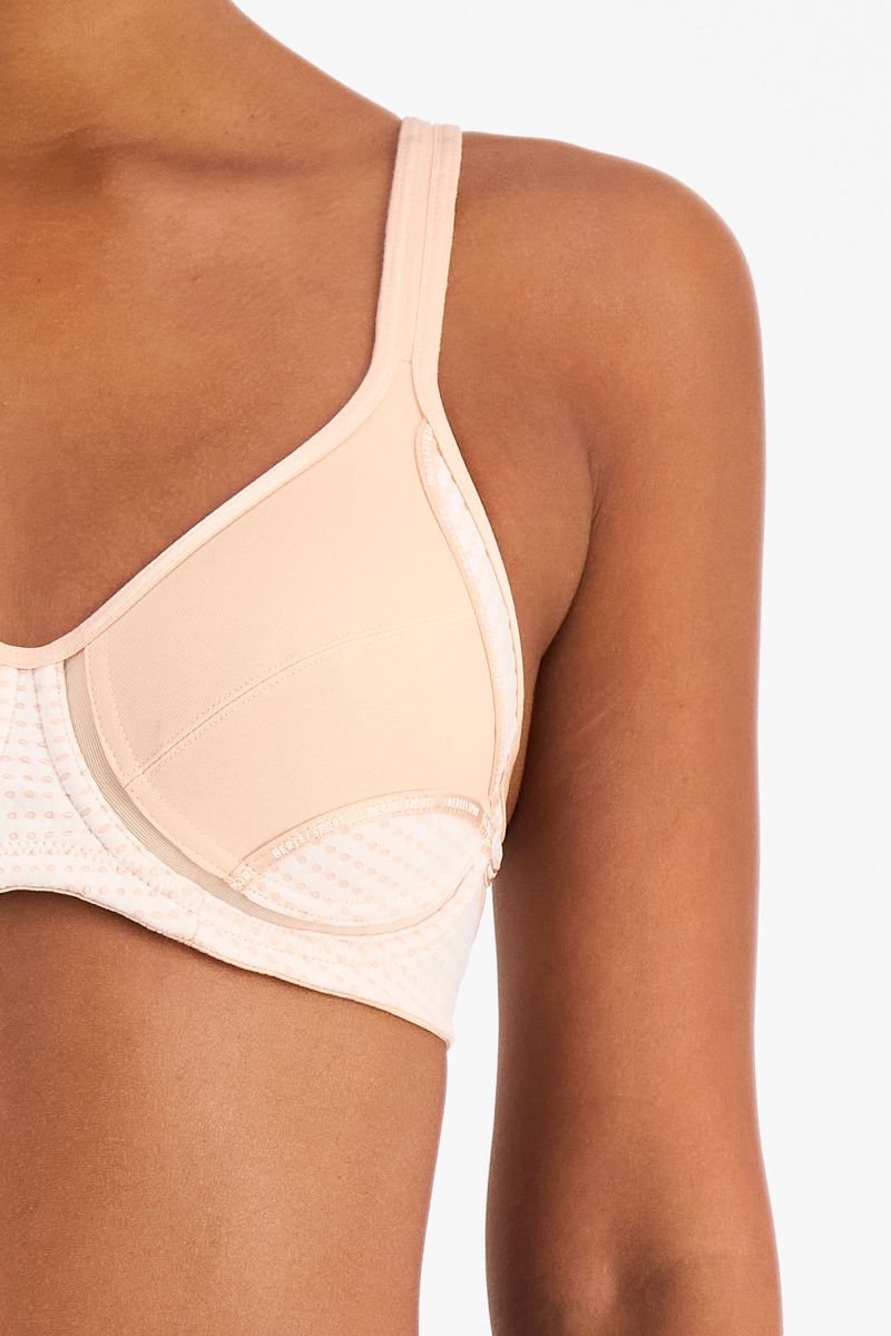 Berlei Electrify Mesh underwire sports bra in nude glow for women Style YYN7  for high impact sports slim body shape close up