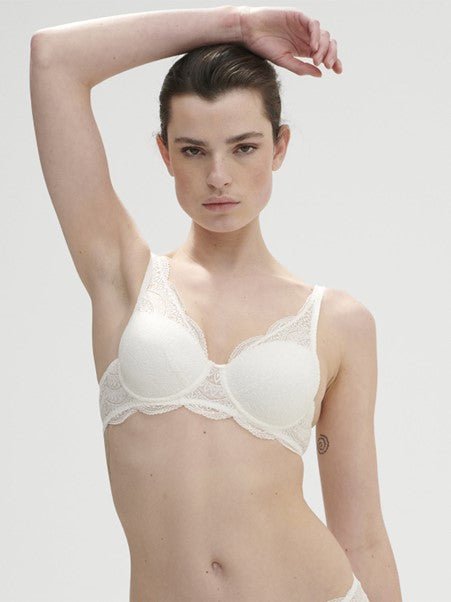 Front view of Karma 3D Moulded Bra in natural by Simone Perele, featuring scalloped lace and breathable cups—shop now at The Foundation.