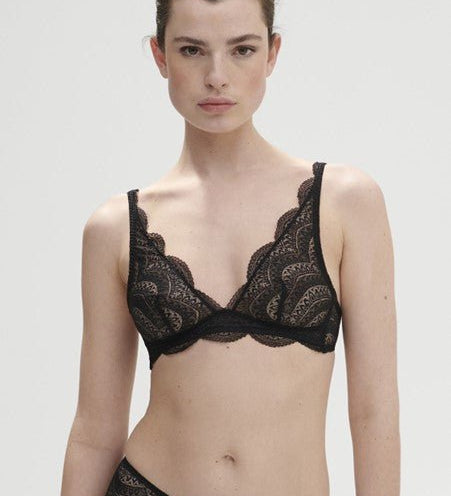 Model wearing Simone Pérèle Karma Wireless Triangle Bra in Black from The Foundation, with scalloped Italian lace and natural plunge neckline. front view