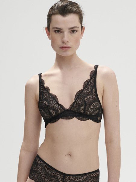 Model wearing Simone Pérèle Karma Wireless Triangle Bra in Black from The Foundation, with scalloped Italian lace and natural plunge neckline. front view