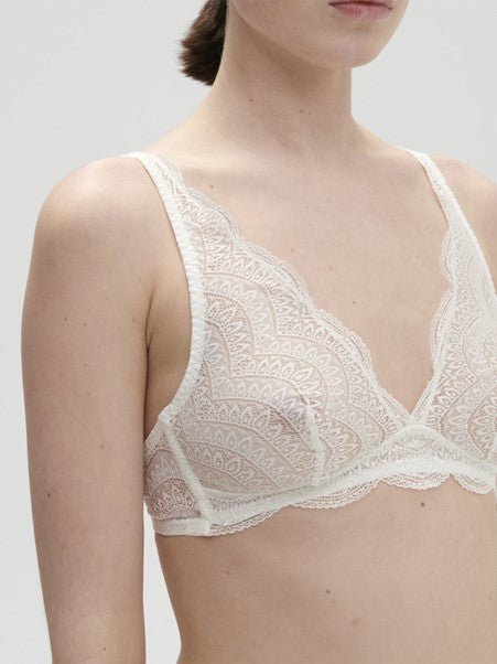Model wearing Simone Pérèle Karma Wireless Triangle Bra in Natural from The Foundation, with scalloped jacquard lace and convertible back straps. close up