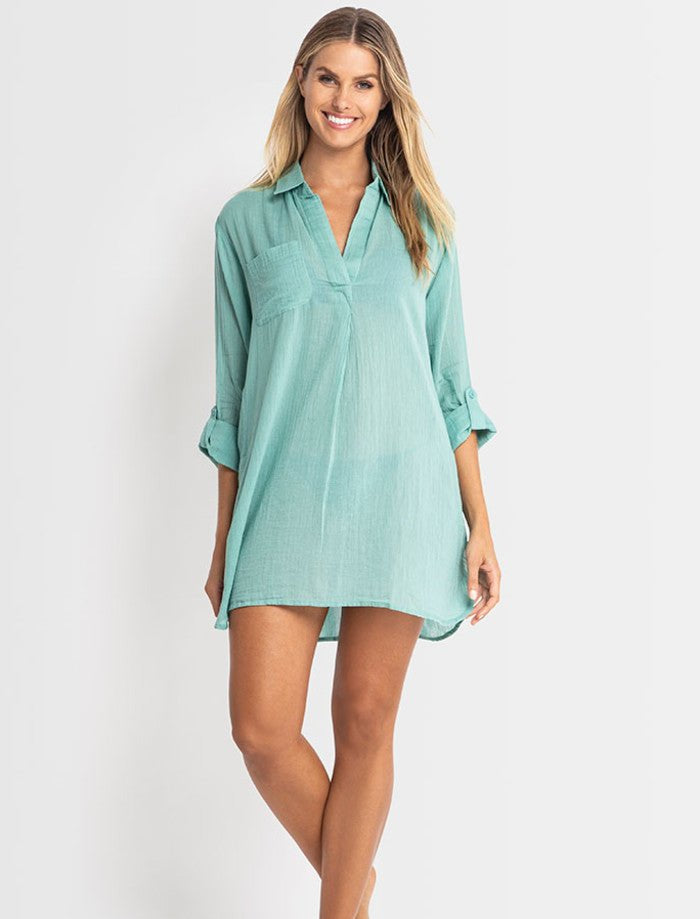 The Foundation’s Sunseeker Resort Painters Shirt in Moss – 100% cotton relaxed-fit beach shirt with chest pocket and v-neck for warm-weather styling.